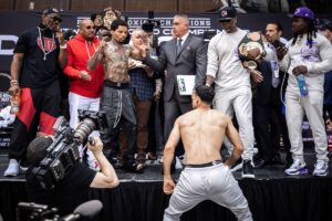 Davis vs Romero Weigh-in
