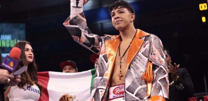 Munguia Defeats Coria