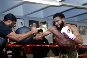 LR_SHO-JARON ENNIS-MEDIA WORKOUT-TRAPPFOTOS-DECEMBER272022-0921