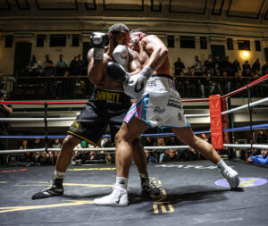 Michael Hunter Stops Eli Frankham in London - Video Highlights