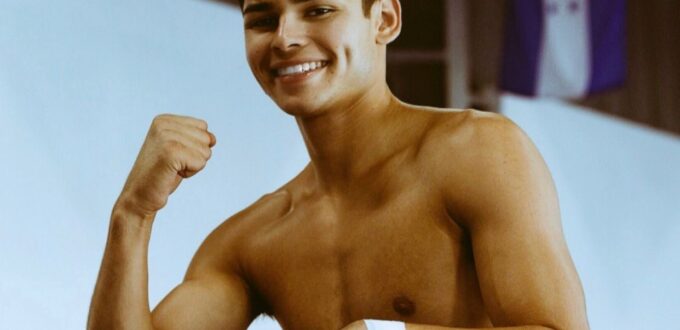 Ryan Garcia Breaks Hand