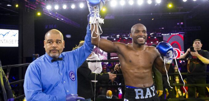 Ray Robinson wins in 3