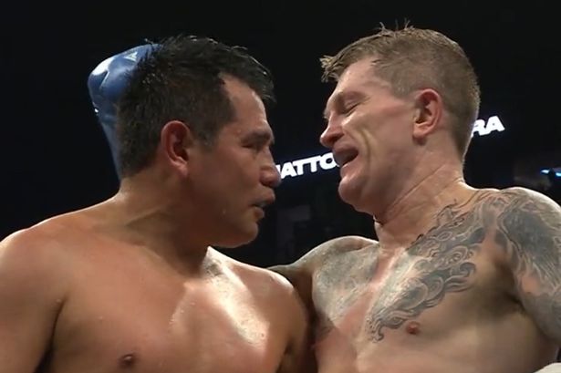 Ricky Hatton vs. Marco Antonio Barrera 1