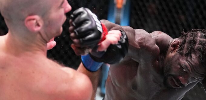 Jared Cannonier Defeats Sean Strickland - Video Highlights